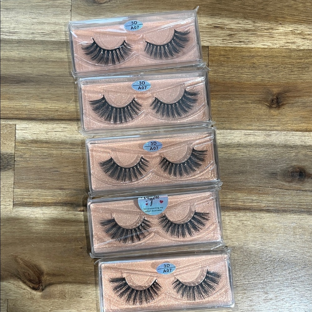 Lashes - Picture 4 of 16